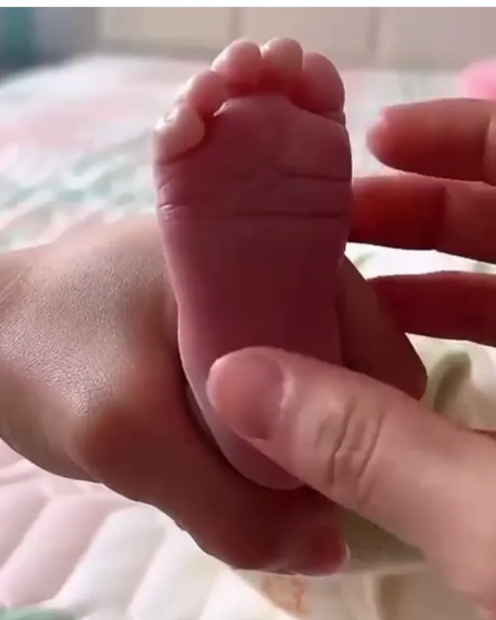 صورة معاينة لفيديو: إعلان عيادة الأطفال